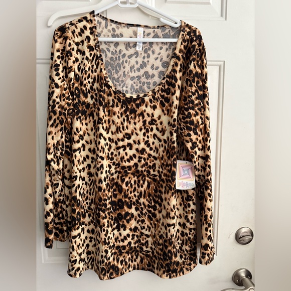 LuLaRoe Tops - LULaRoe Lynnae NWT